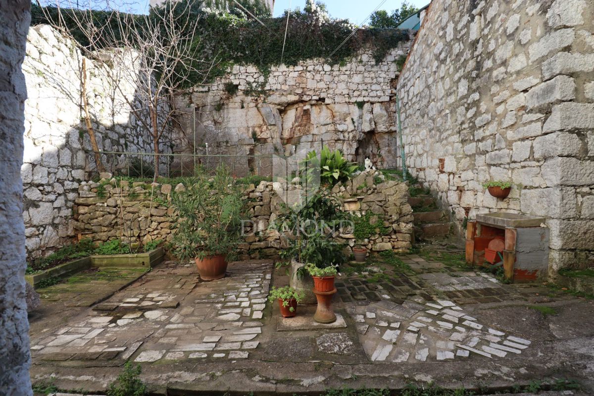 Rovigno, centro città, appartamento su due livelli, vista mare