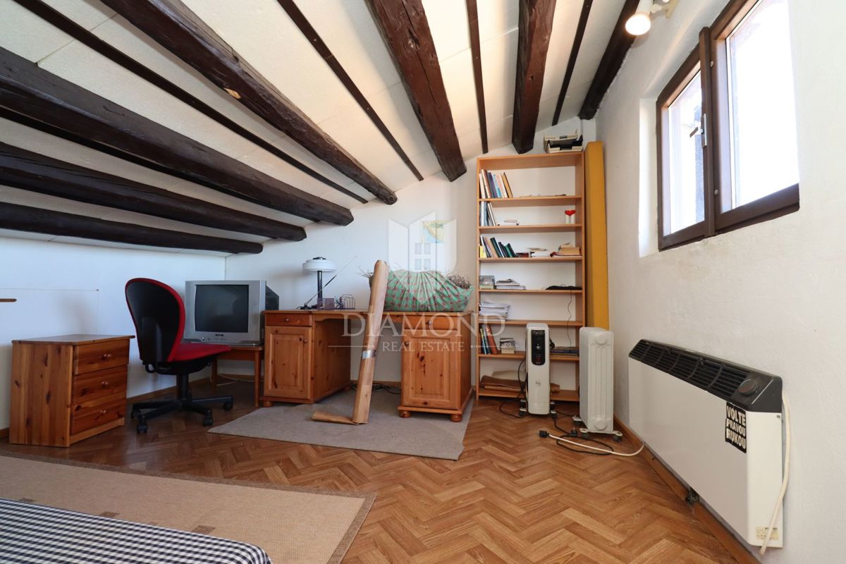 Rovigno, centro città, appartamento su due livelli, vista mare