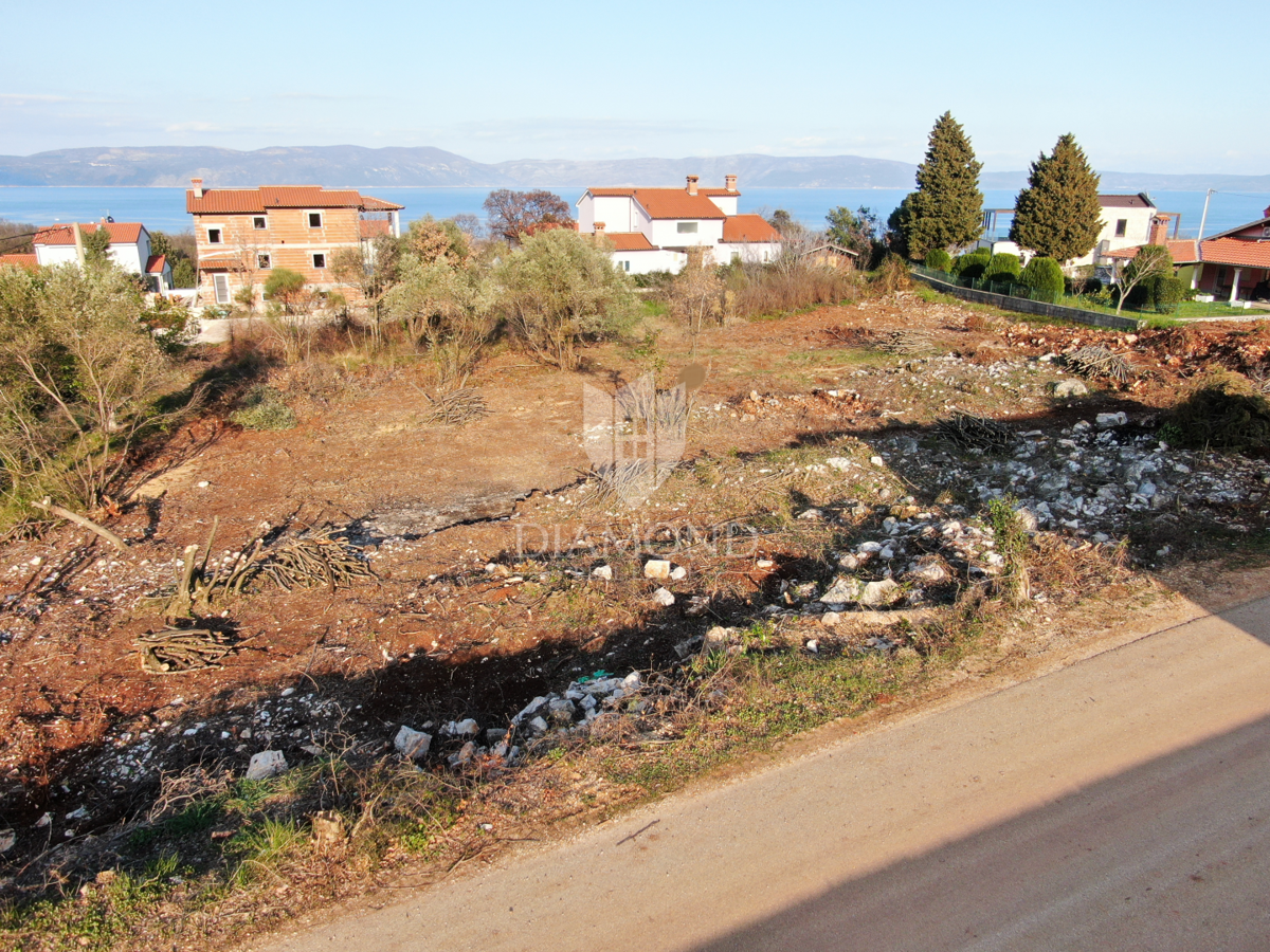 Attraente terreno edificabile con vista mare
