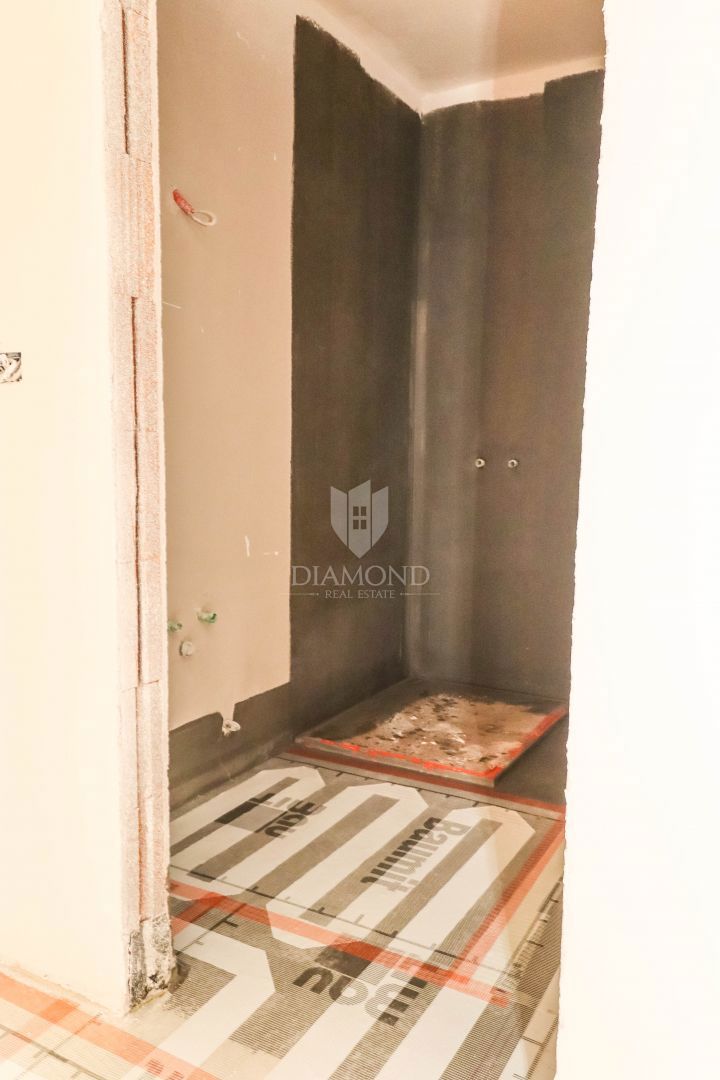 Nuovo edificio a Šijana: 2 camere da letto, garage e ripostiglio.