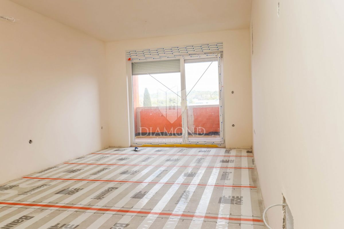 Nuovo edificio a Šijana: 2 camere da letto, garage e ripostiglio.