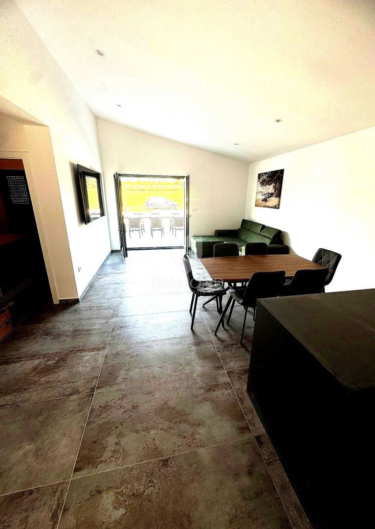 Eccezionale casa su un unico piano con piscina a Parenzo