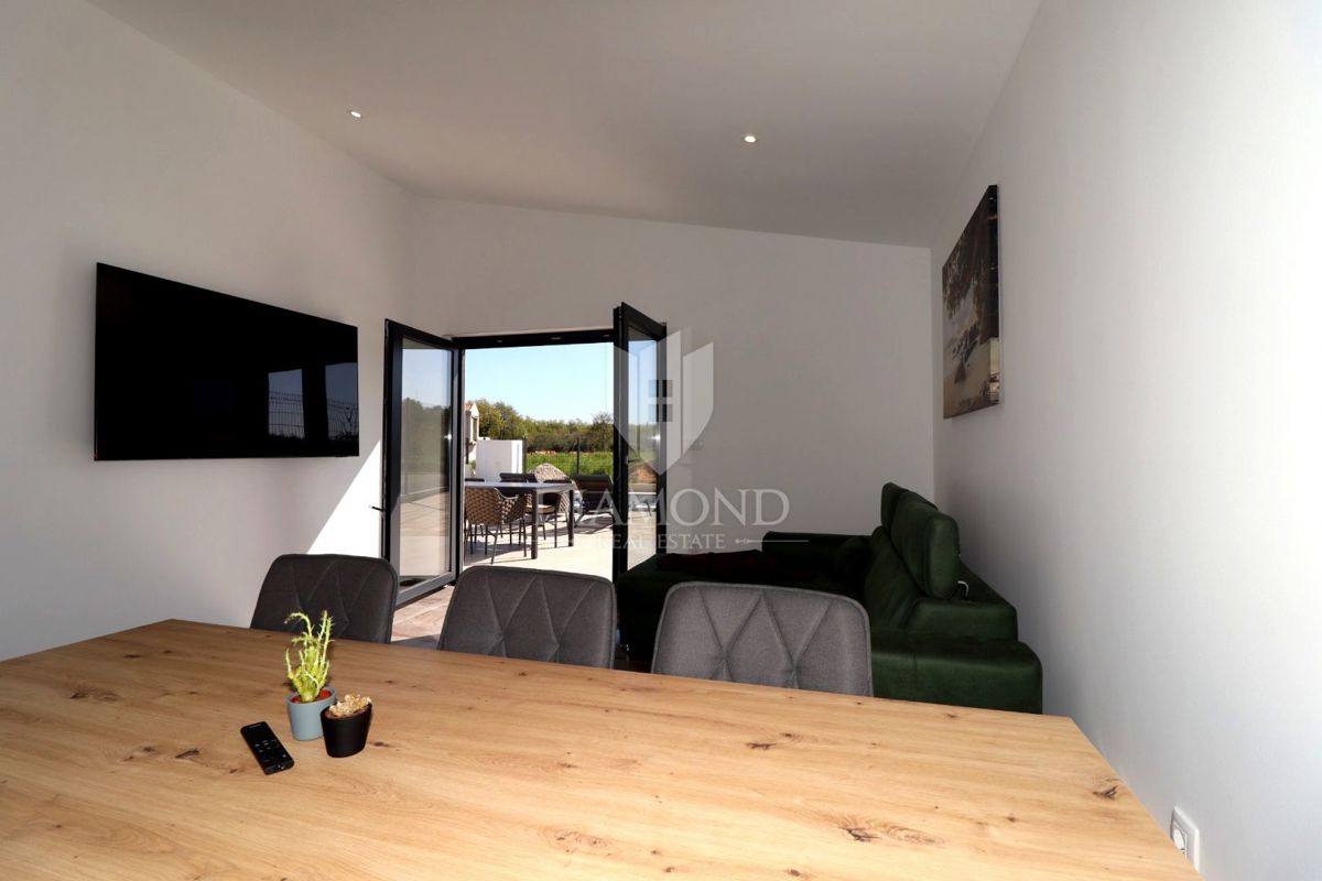 Eccezionale casa su un unico piano con piscina a Parenzo