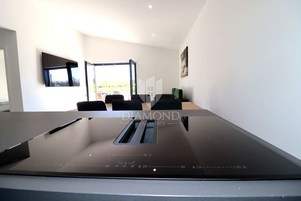 Eccezionale casa su un unico piano con piscina a Parenzo