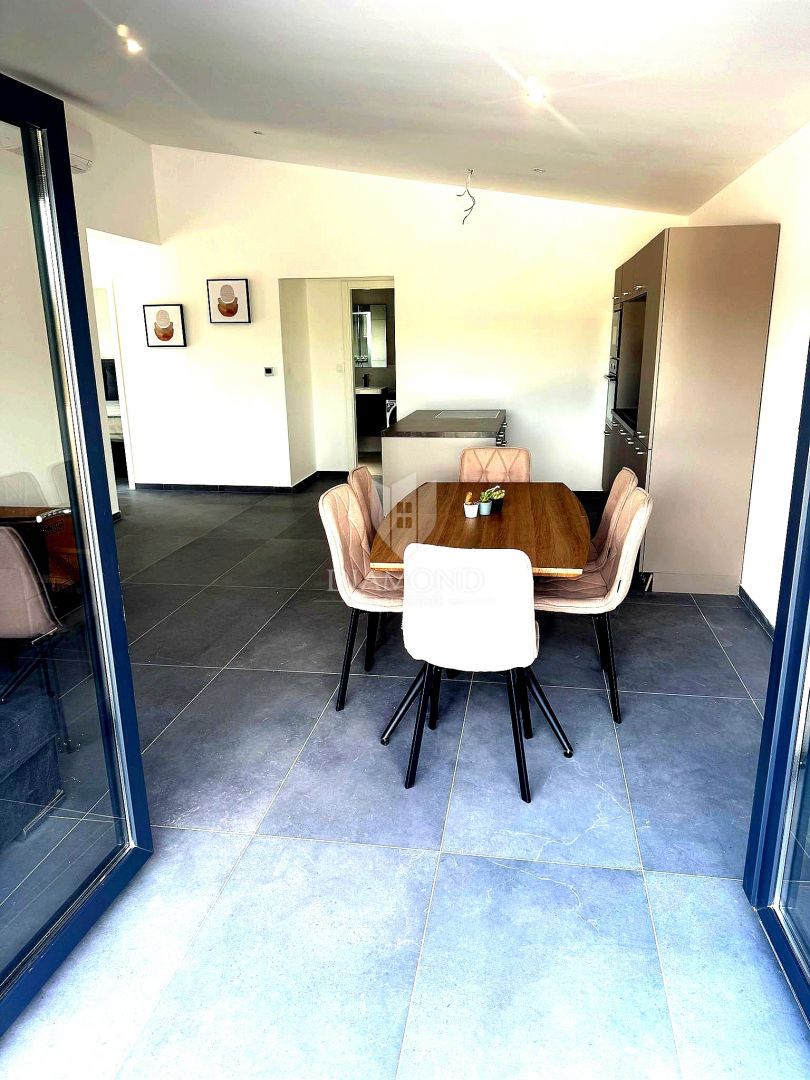 Eccezionale casa su un unico piano con piscina a Parenzo