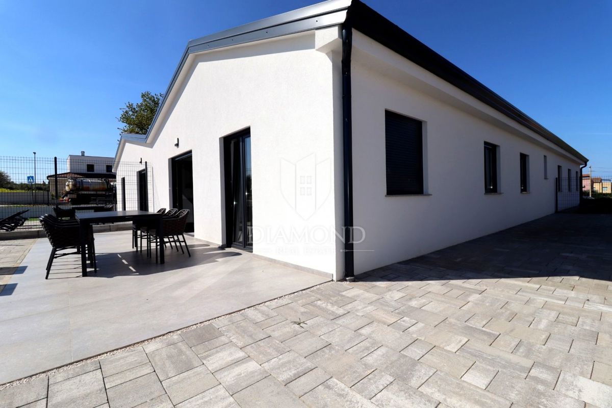 Eccezionale casa su un unico piano con piscina a Parenzo