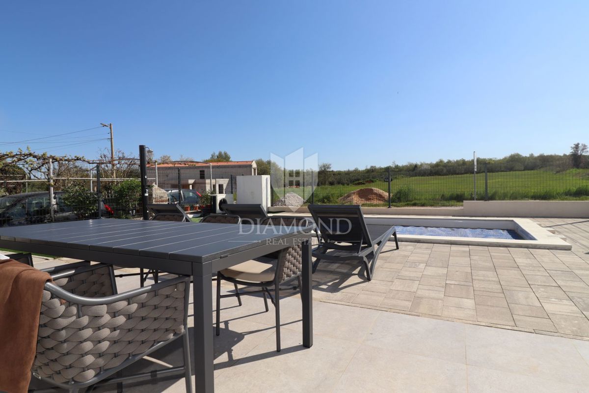 Eccezionale casa su un unico piano con piscina a Parenzo