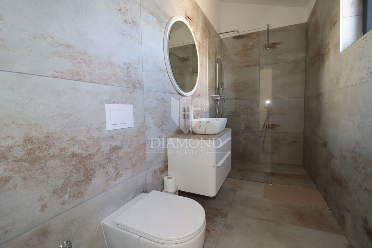 Eccezionale casa su un unico piano con piscina a Parenzo