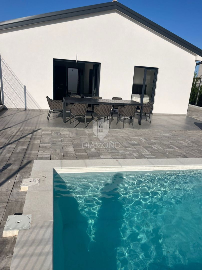 Eccezionale casa su un unico piano con piscina a Parenzo