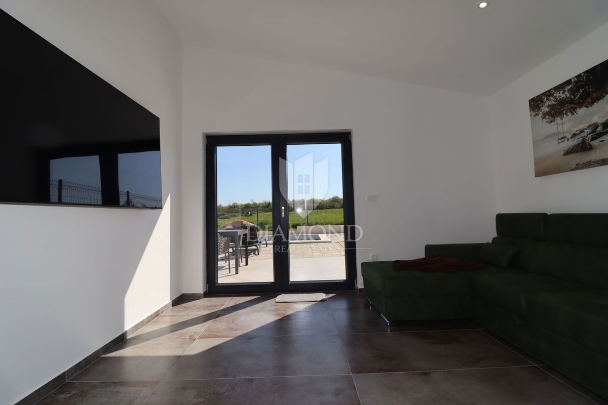 Eccezionale casa su un unico piano con piscina a Parenzo