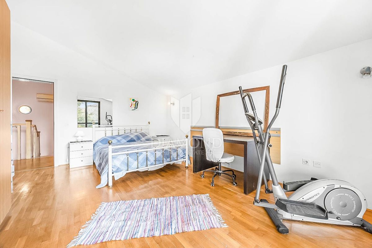 OCCASIONE! Vicino a Pola, casa con tre unità abitative!