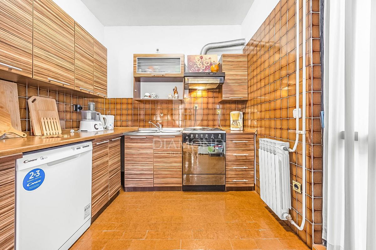 OCCASIONE! Vicino a Pola, casa con tre unità abitative!