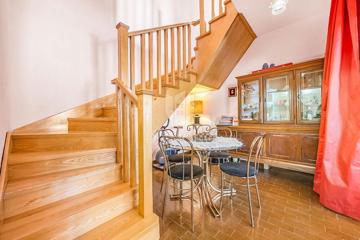 OCCASIONE! Vicino a Pola, casa con tre unità abitative!