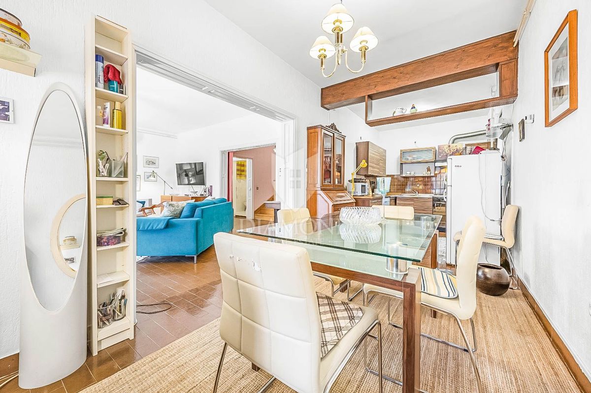 OCCASIONE! Vicino a Pola, casa con tre unità abitative!