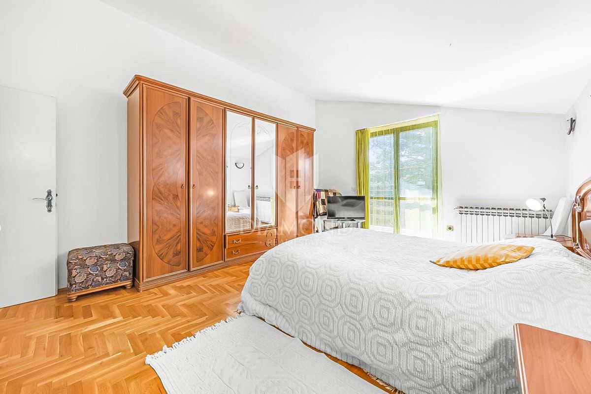 OCCASIONE! Vicino a Pola, casa con tre unità abitative!