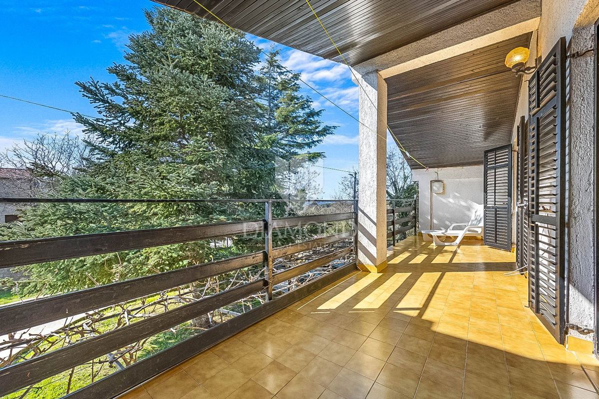 OCCASIONE! Vicino a Pola, casa con tre unità abitative!