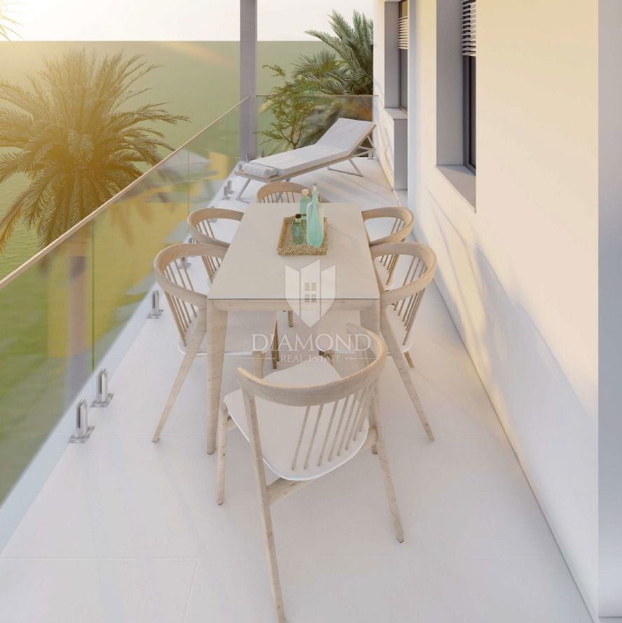 Umag, appartamento di lusso a 150 m dal mare con ascensore!