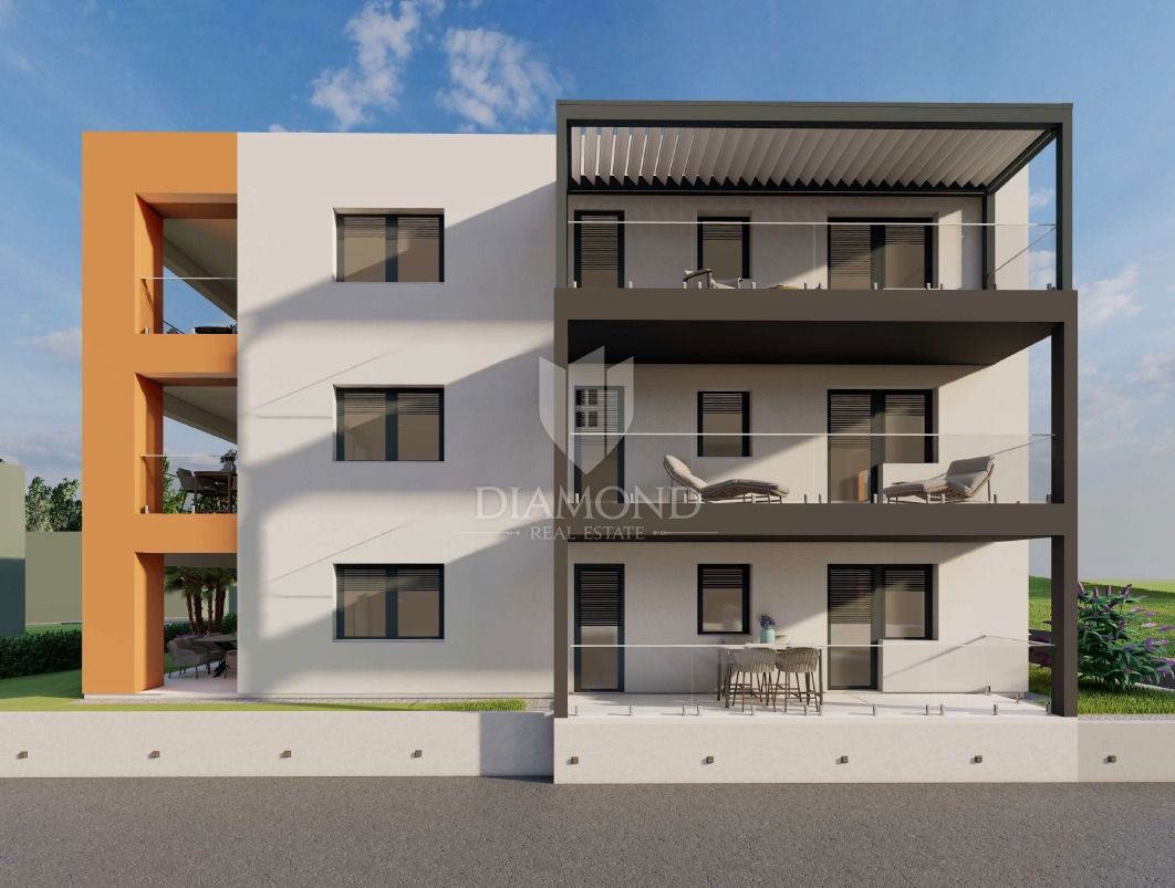 Umag, appartamento di lusso a 150 m dal mare con ascensore!