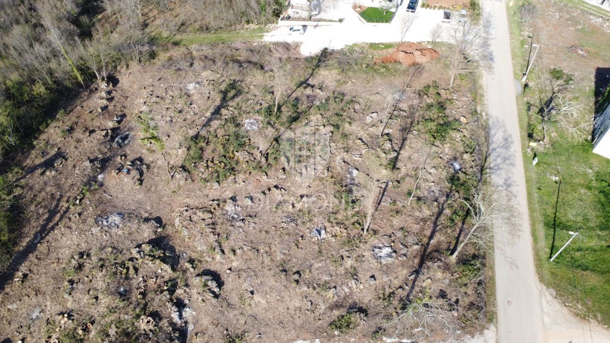 Parenzo, dintorni, ampio terreno edificabile per appartamenti