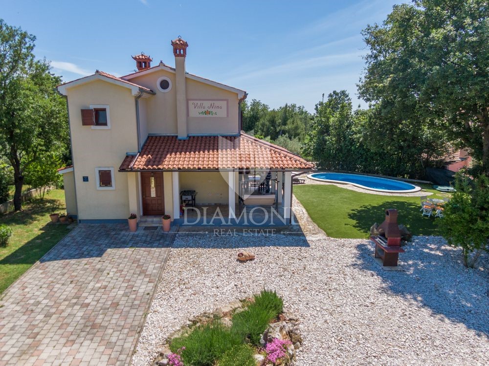 Medulin-casa con piscina vicino alla foresta, rarità