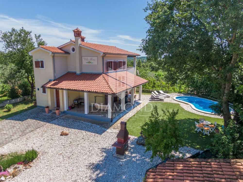 Medulin-casa con piscina vicino alla foresta, rarità