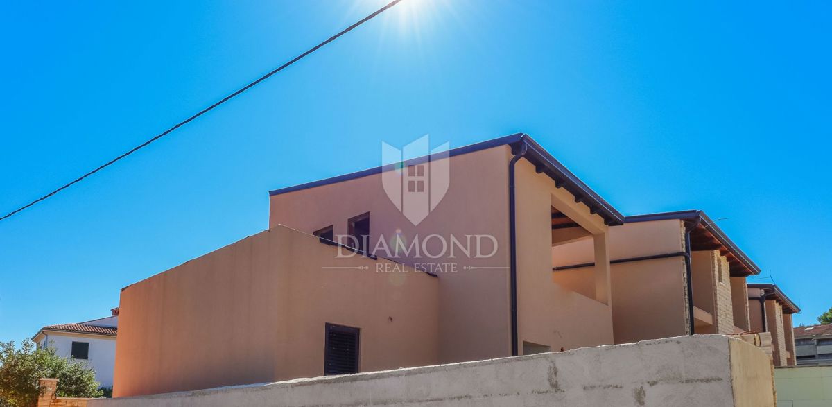 Villaggio di Rovigno, bella casa a schiera in una posizione tranquilla