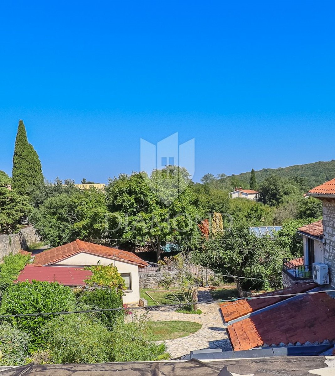 Villaggio di Rovigno, bella casa a schiera in una posizione tranquilla