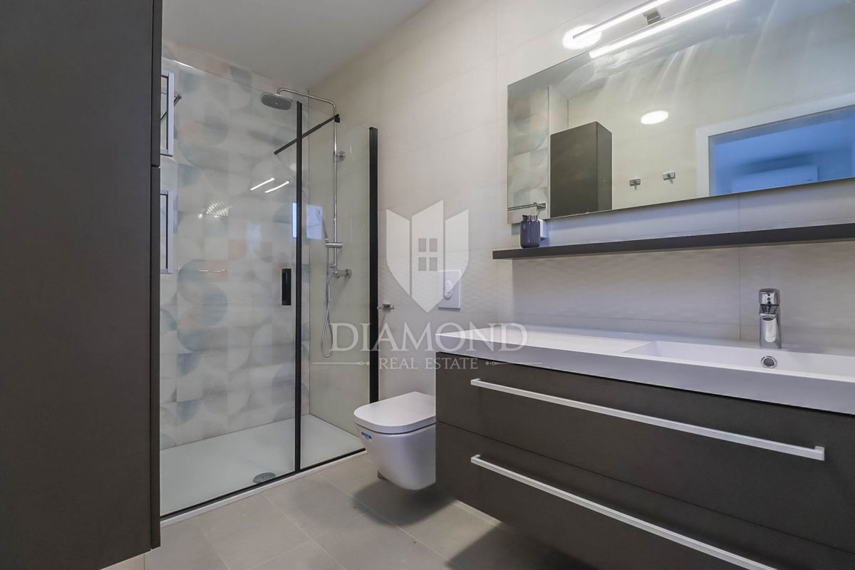 Svetvincenat, dintorni, grande casa nuova con piscina