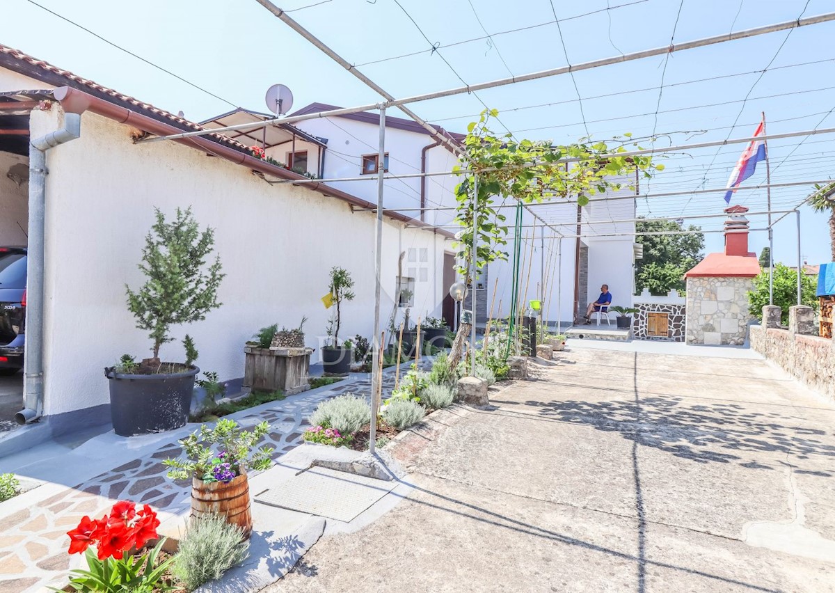 Parenzo, dintorni, appartamento al piano terra con giardino vicino alla città!