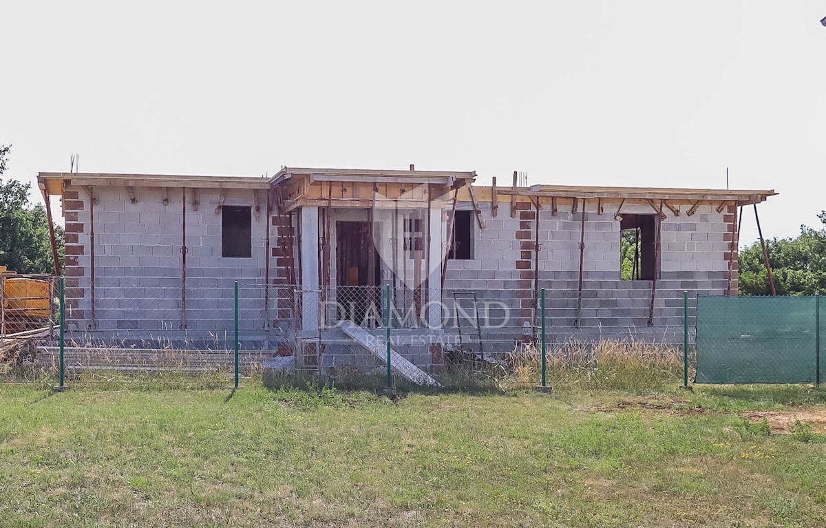 Kanfanar, dintorni, nuova casa con piscina nella natura