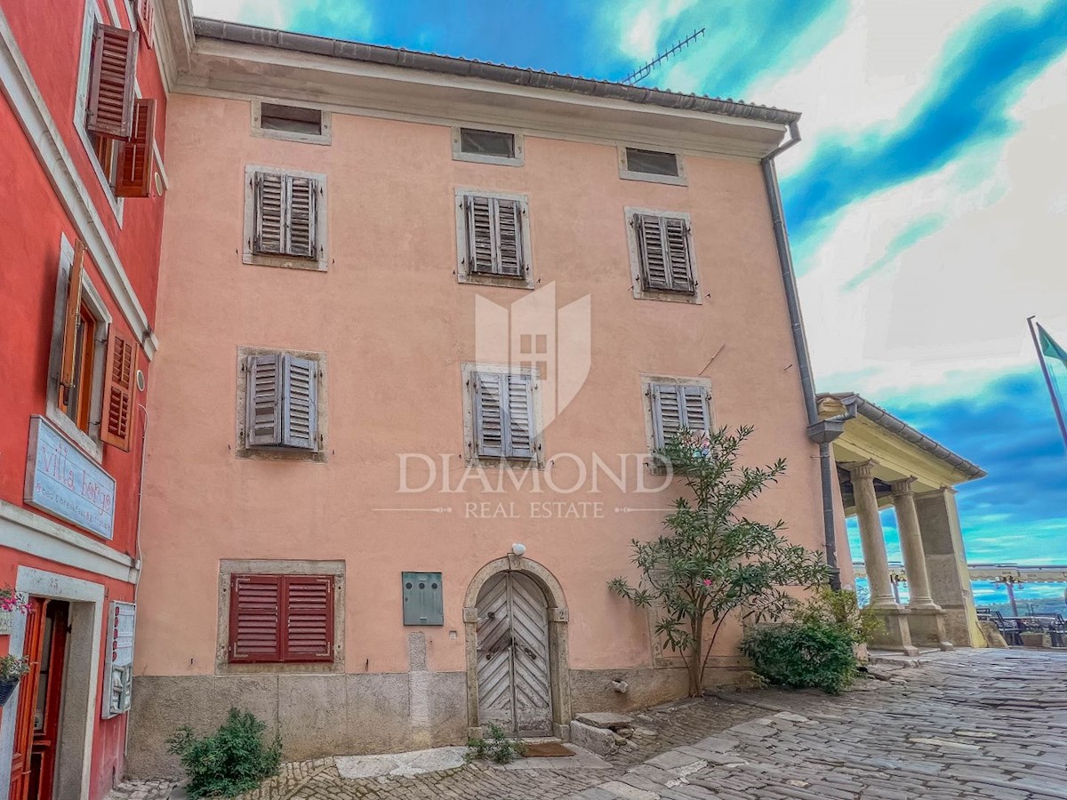 Montona, casa in centro con vista aperta