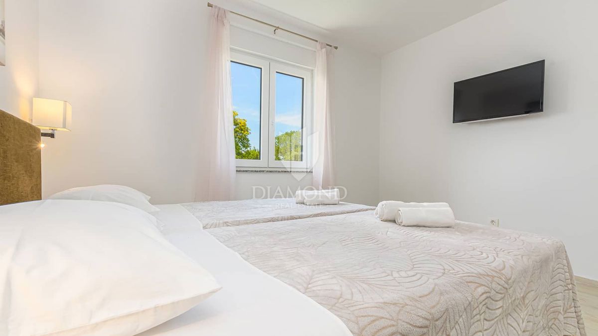 Pola, dintorni, nuova e moderna Villa con piscina