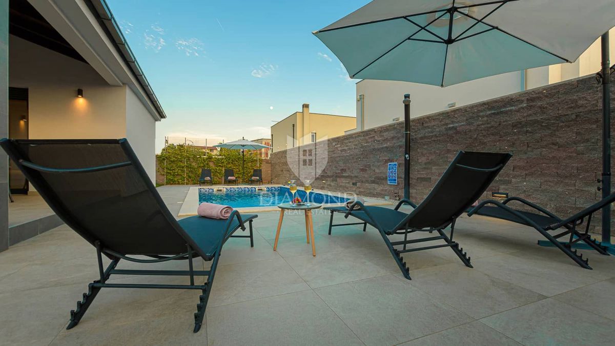 Pola, dintorni, nuova e moderna Villa con piscina