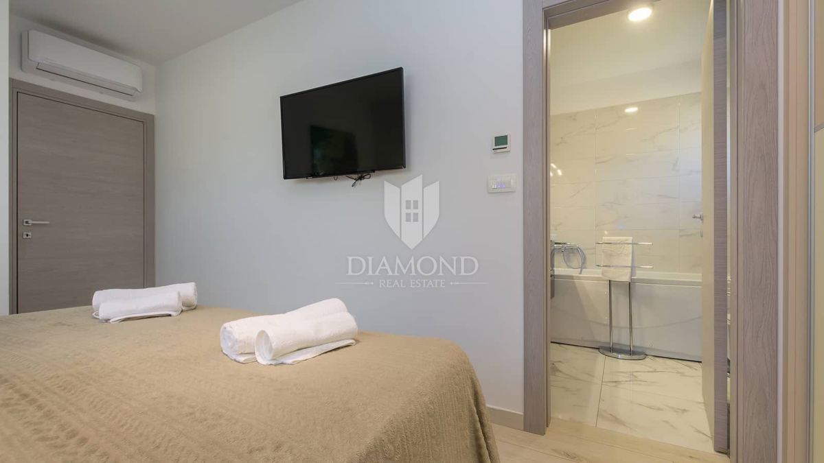 Pola, dintorni, nuova e moderna Villa con piscina