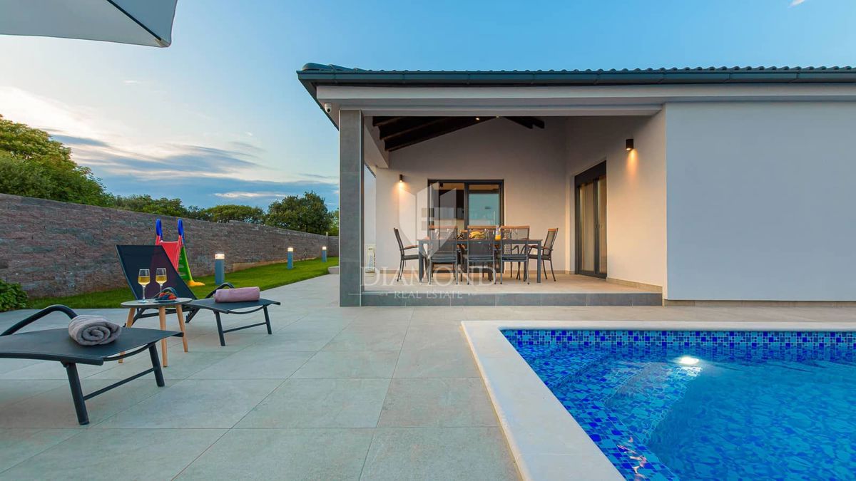 Pola, dintorni, nuova e moderna Villa con piscina