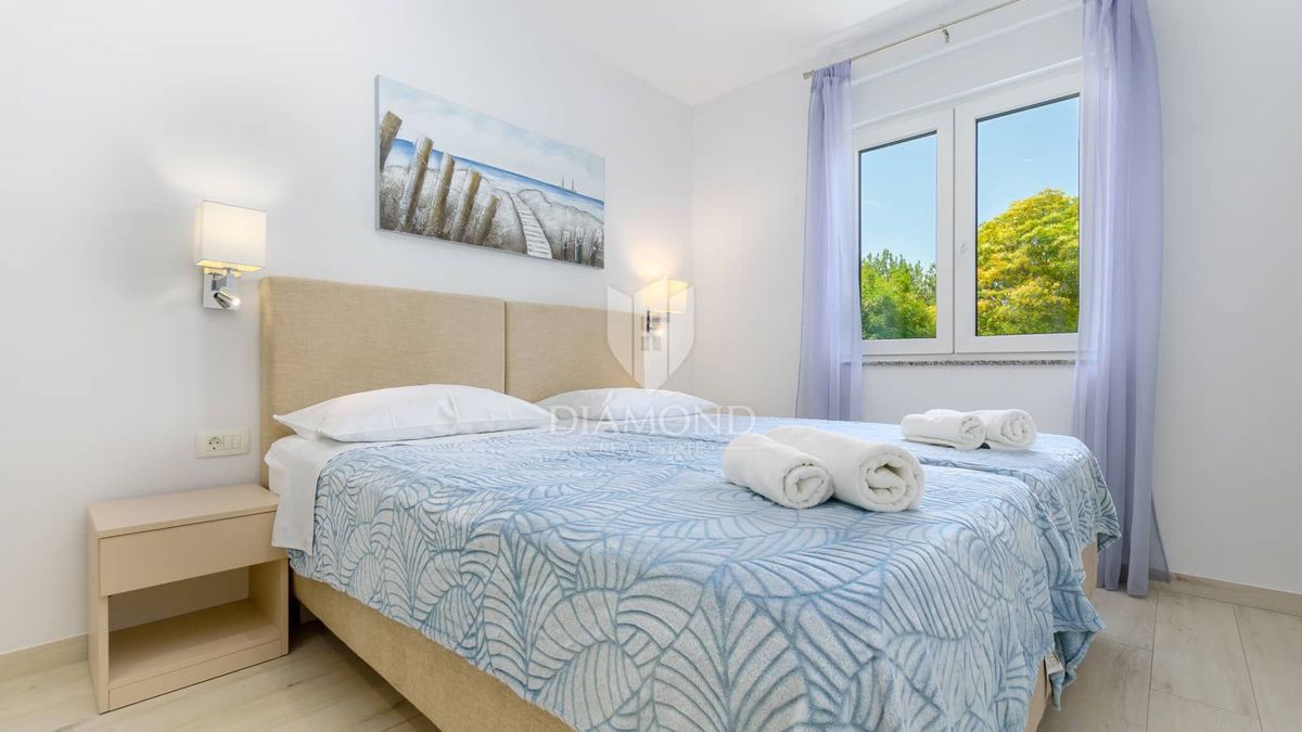 Pola, dintorni, nuova e moderna Villa con piscina