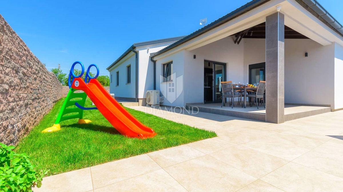 Pola, dintorni, nuova e moderna Villa con piscina