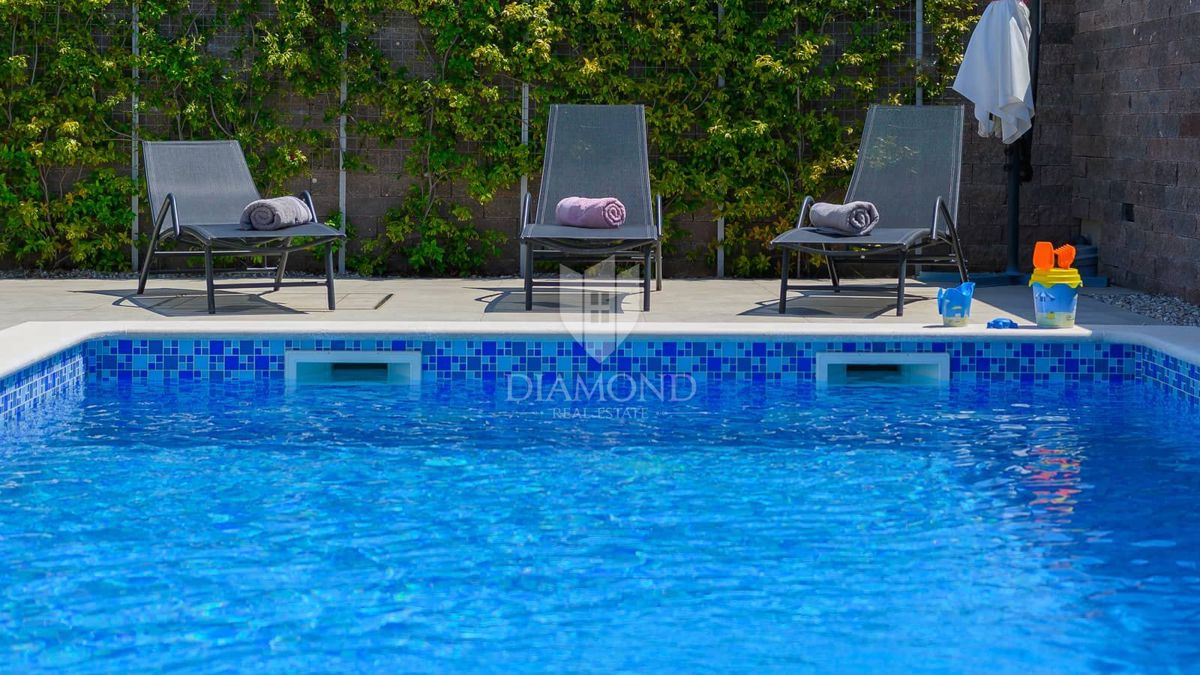 Pola, dintorni, nuova e moderna Villa con piscina