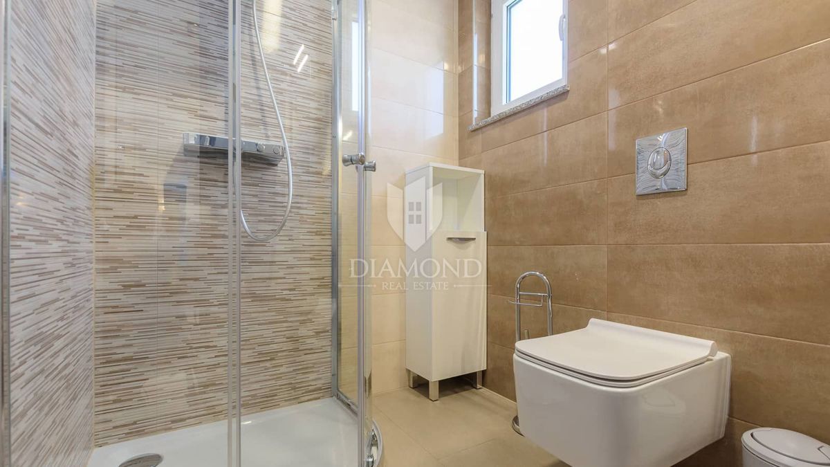 Pola, dintorni, nuova e moderna Villa con piscina