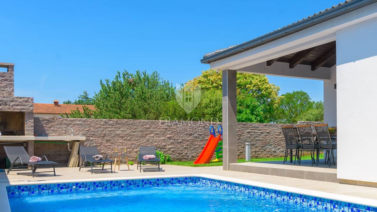 Pola, dintorni, nuova e moderna Villa con piscina