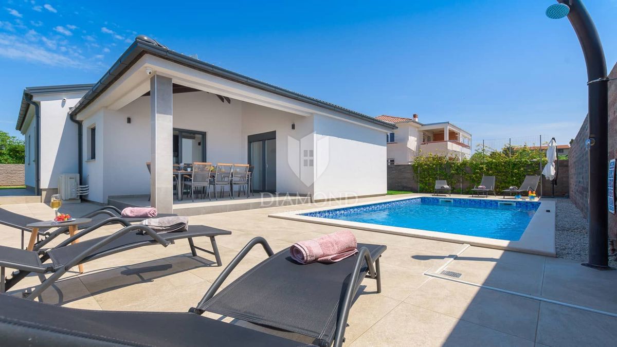 Pola, dintorni, nuova e moderna Villa con piscina