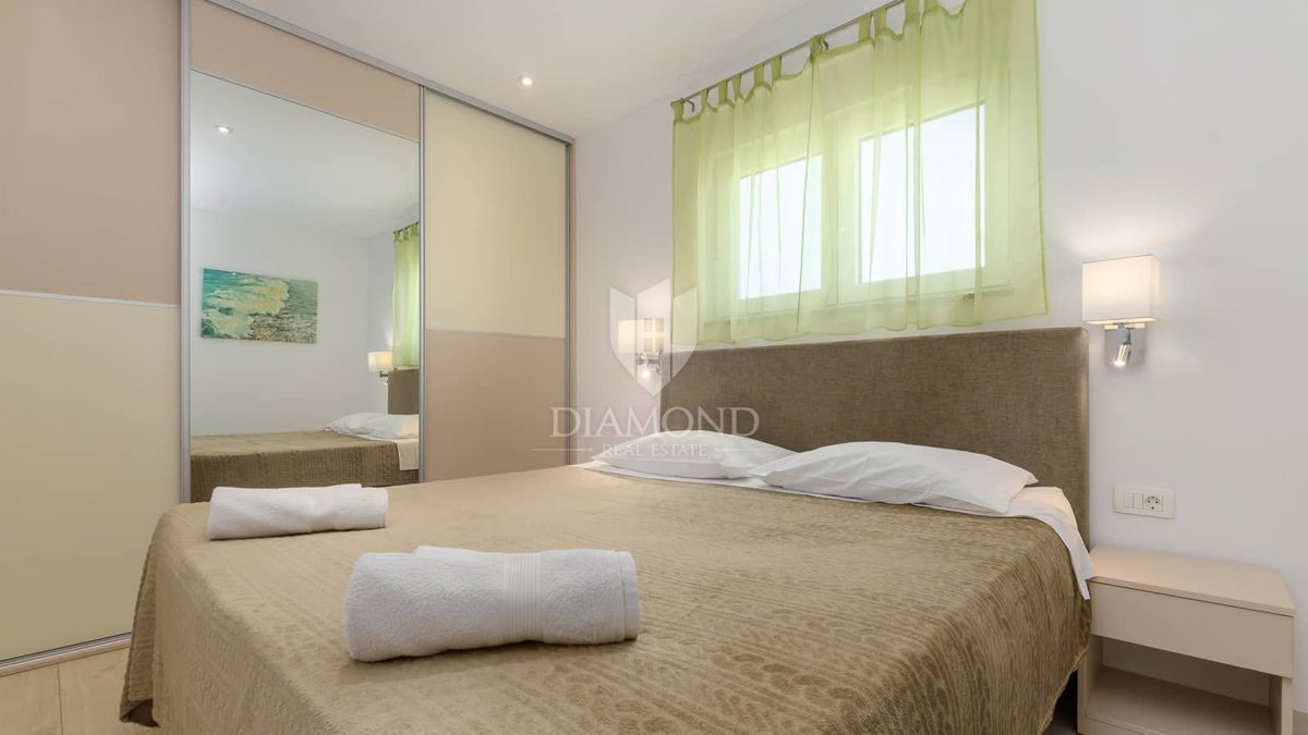 Pola, dintorni, nuova e moderna Villa con piscina