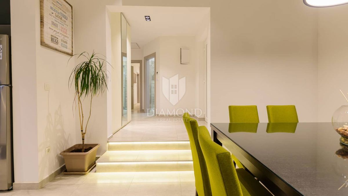 Pola, dintorni, nuova e moderna Villa con piscina