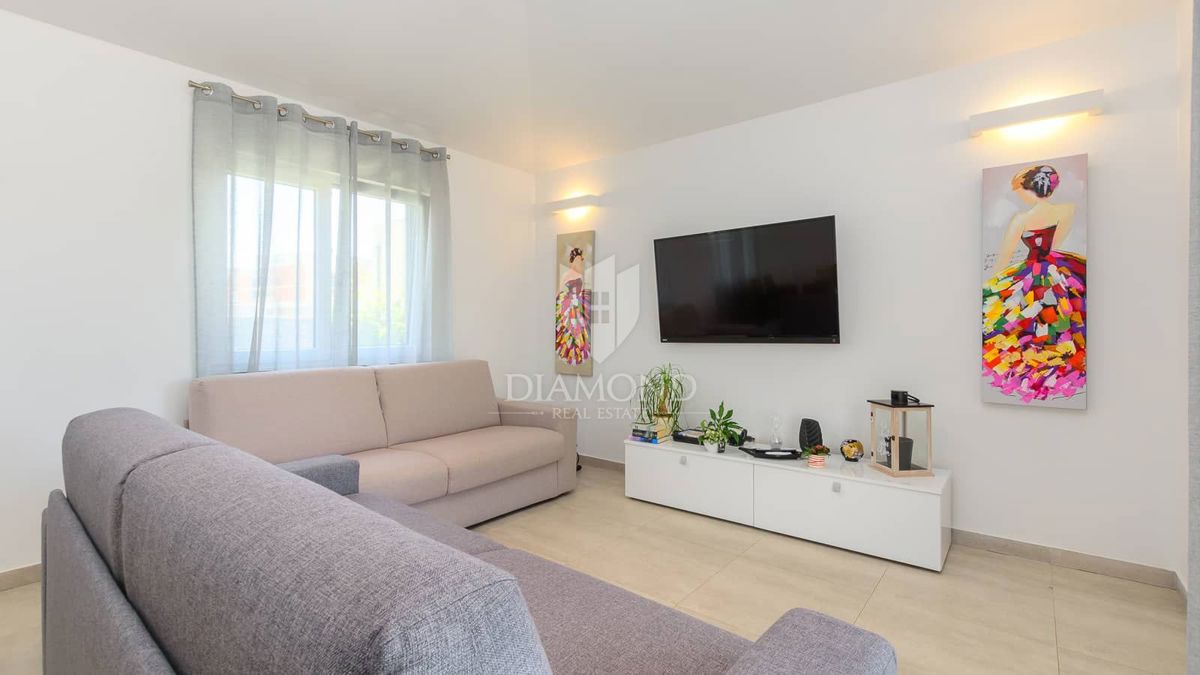 Pola, dintorni, nuova e moderna Villa con piscina