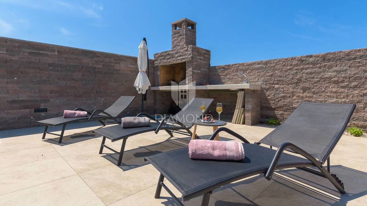Pola, dintorni, nuova e moderna Villa con piscina
