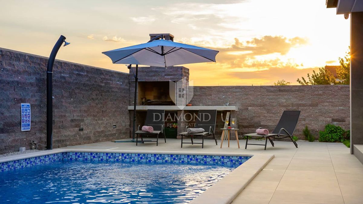 Pola, dintorni, nuova e moderna Villa con piscina