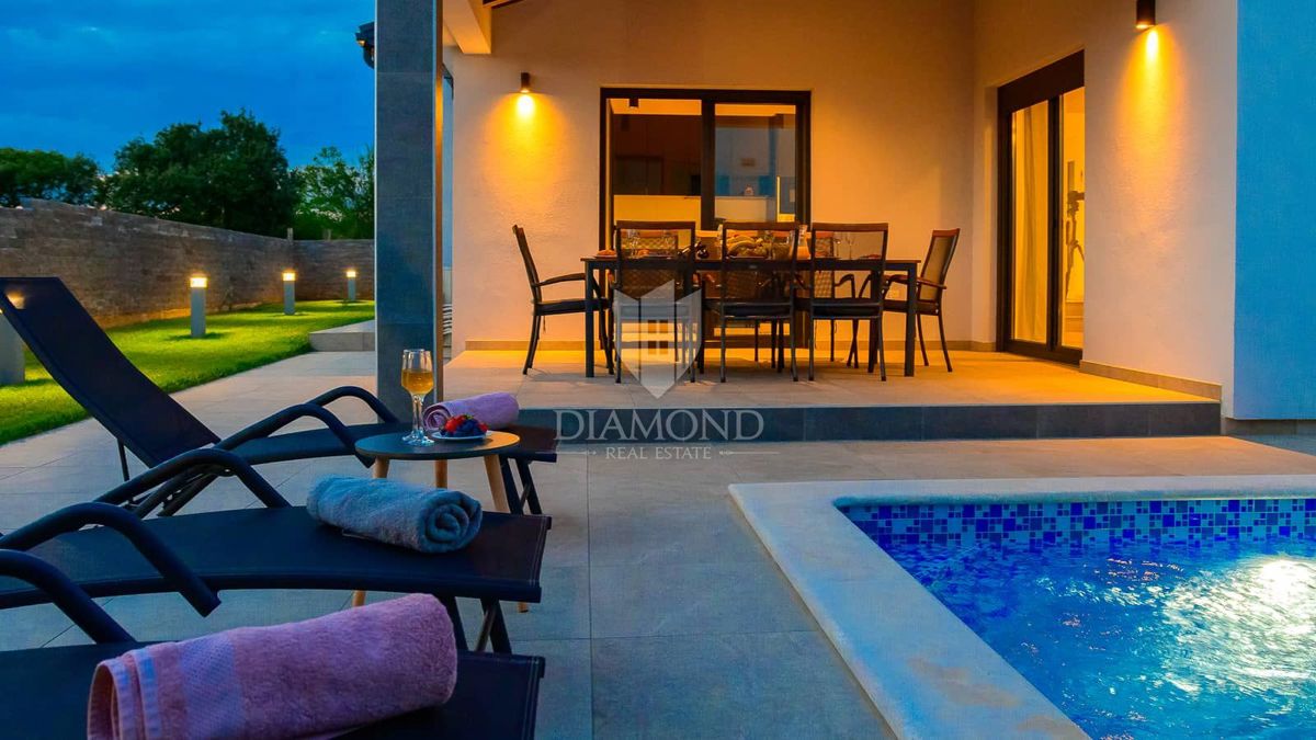 Pola, dintorni, nuova e moderna Villa con piscina