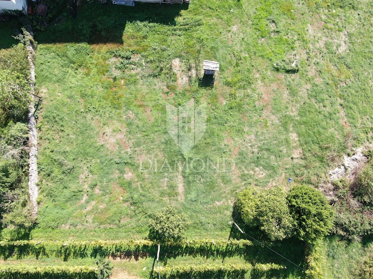 Labin, dintorni, terreno edificabile ai margini del paese