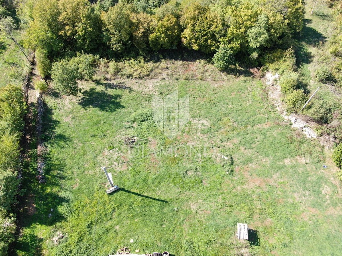 Labin, dintorni, terreno edificabile ai margini del paese