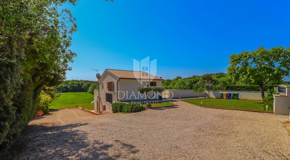 Rovigno, dintorni, casa soleggiata vicino al mare